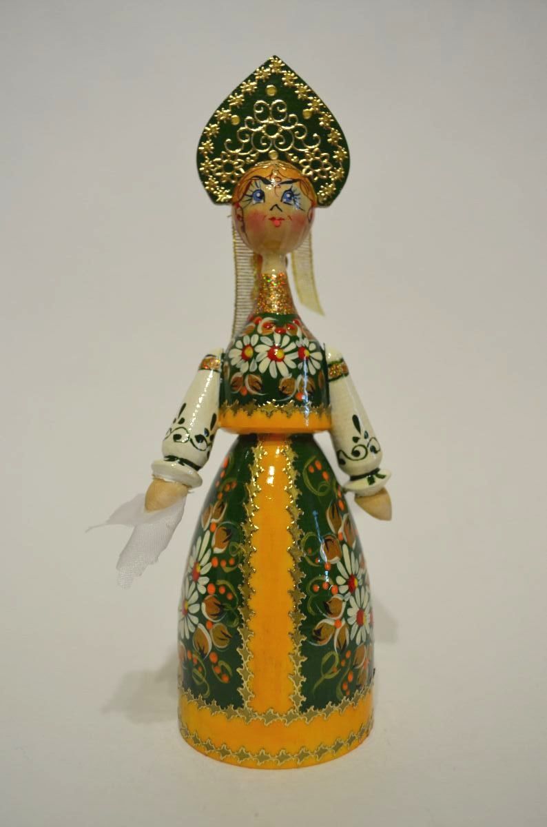 Красавица с платочком
