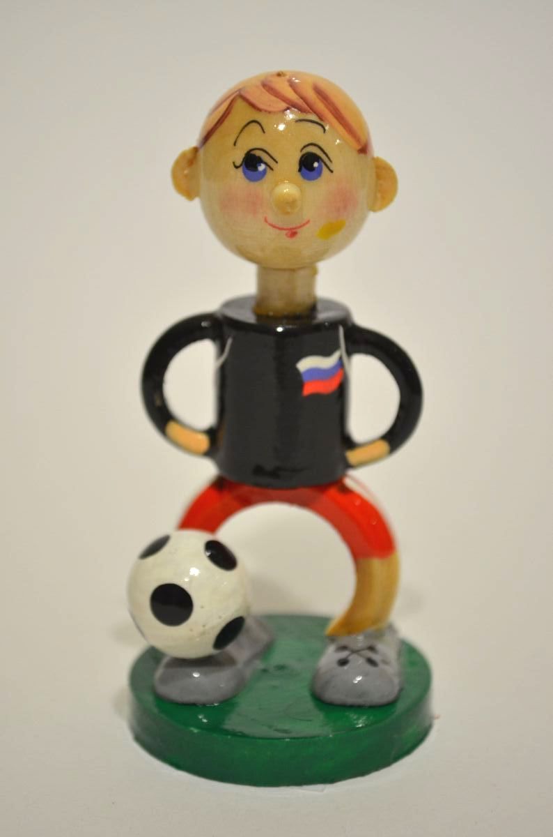 Игрушка деревянная "Футболист"